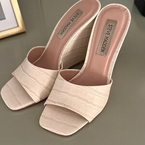 Steve Madden Beige Croc-Embossed Wedges